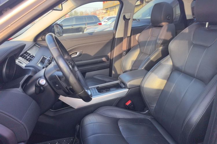 路虎 揽胜极光 2018款 240PS SE 智耀版中控内饰19