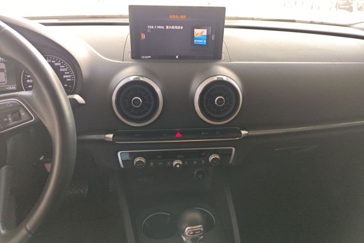 奥迪A3 2017款 Sportback 35 TFSI 风尚型中控内饰16