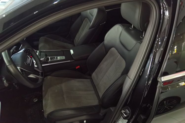 奥迪A6L 2024款 45 TFSI quattro 臻选动感型中控内饰19