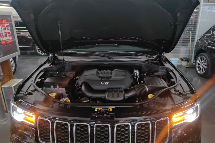 Jeep 大切诺基(进口) 2021款 3.0L 80周年纪念版机舱底盘24