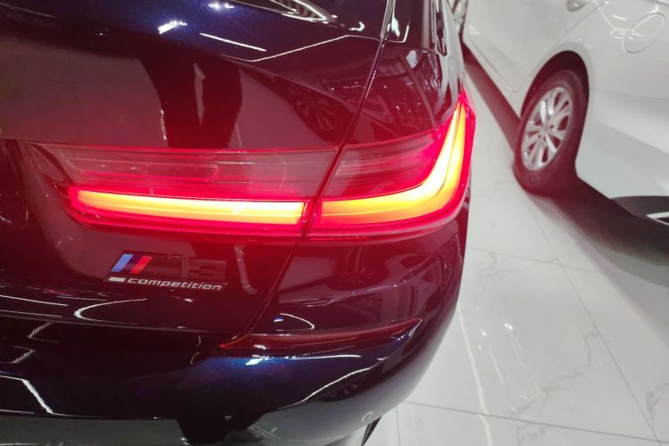 宝马3系 2022款 325Li M运动曜夜套装车身外观9