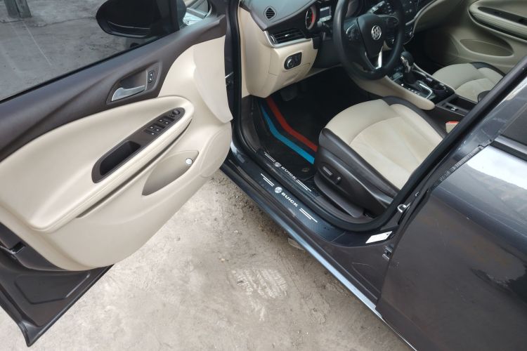 别克 威朗 2015款 三厢 15S 自动领先型中控内饰20