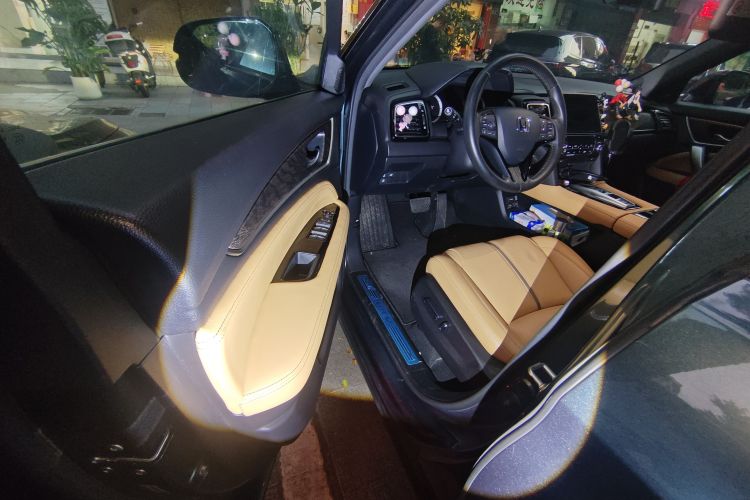 本田UR-V 2020款 370TURBO 两驱尊雅版中控内饰20