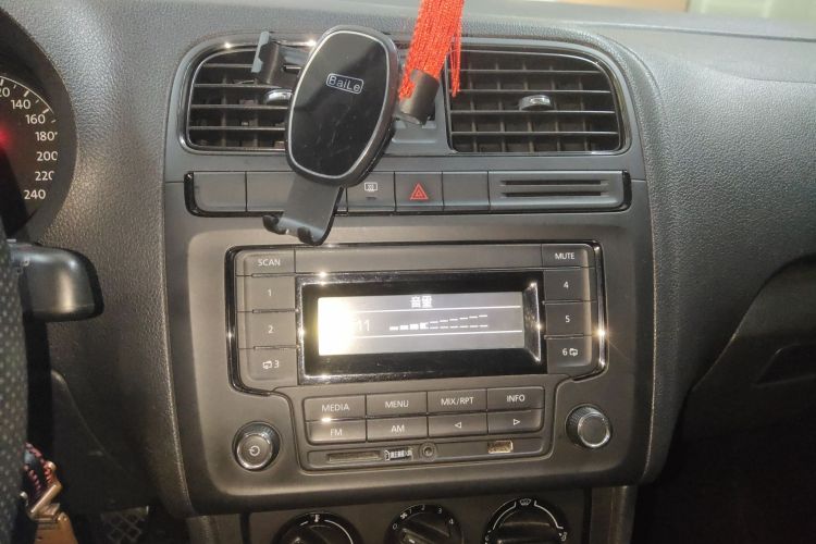 大众 Polo 2014款 1.4L 手动风尚版中控内饰16