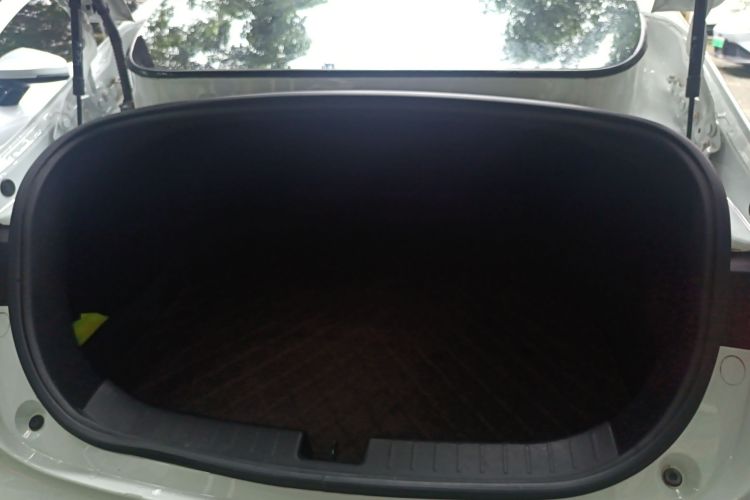 零跑汽车 零跑C01 2022款 后驱长续航版机舱底盘23