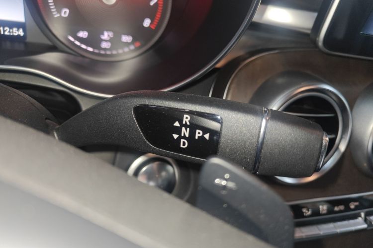 奔驰GLC 2016款 GLC 300 4MATIC 动感型中控内饰18