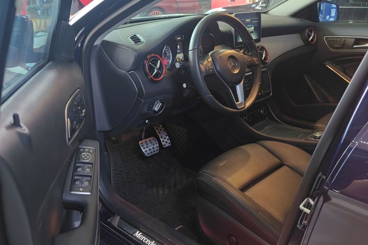 奔驰GLA 2016款 GLA 220 4MATIC 豪华型中控内饰20