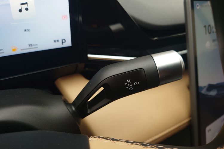 吉利银河 银河L6 2023款 125km 星舰中控内饰18