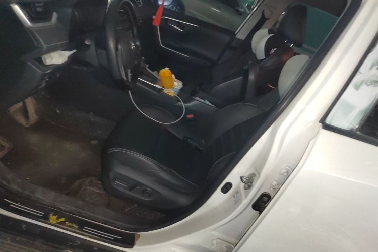 丰田 威兰达 2021款 2.0L CVT两驱豪华版中控内饰19