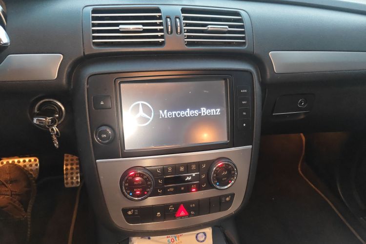 奔驰R级 2014款 R 320 4MATIC 商务型中控内饰16