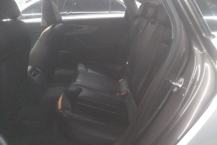 奥迪A4L 2018款 30周年年型 40 TFSI 进取型中控内饰21