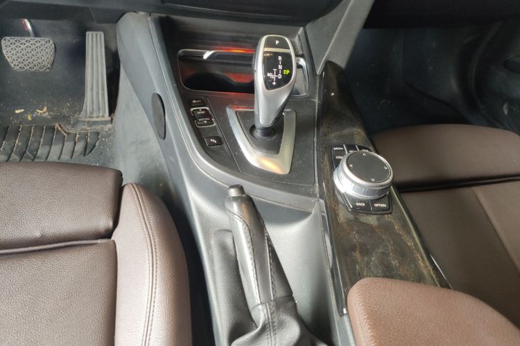 宝马3系 2019款 320Li M运动曜夜版局部细节18