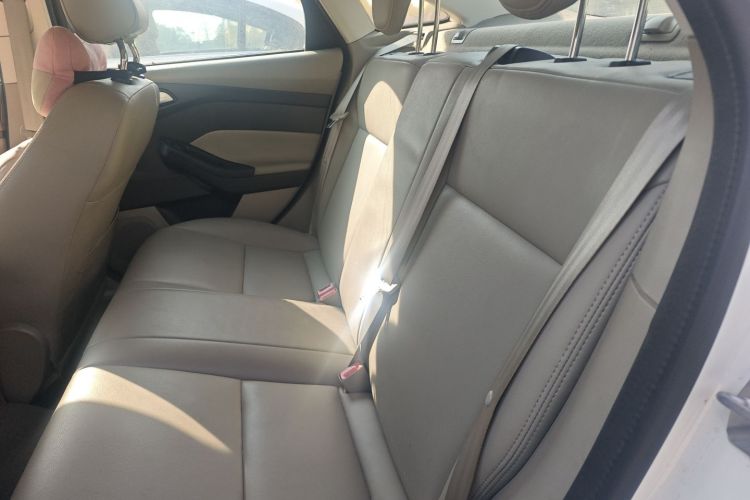 福特 福克斯 2012款 三厢 1.6L 自动舒适型中控内饰7004