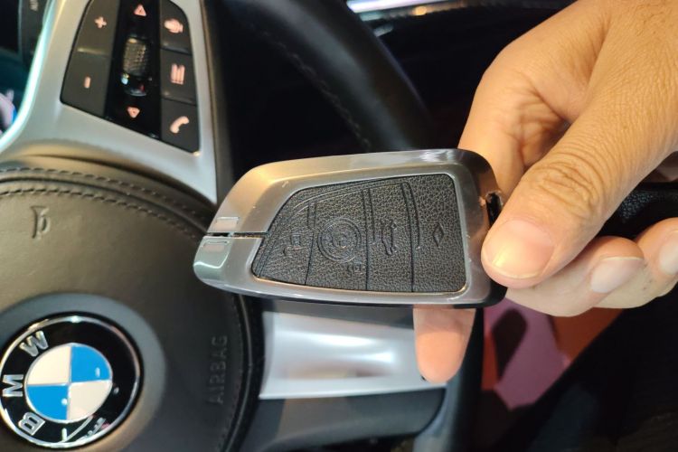 宝马3系 2022款 325Li M运动曜夜套装中控内饰11