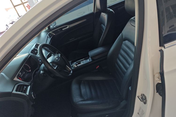 福特 蒙迪欧 2017款 EcoBoost 180 时尚型局部细节19