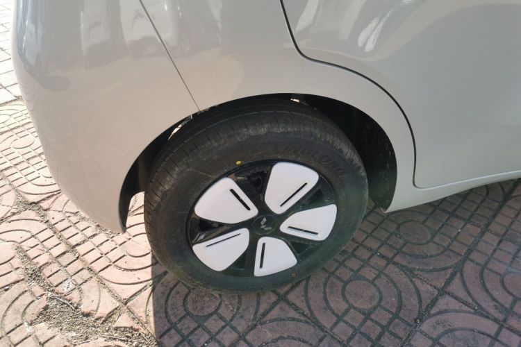 五菱汽车 宏光MINIEV 2025款 四门版 臻享+款车身外观6008