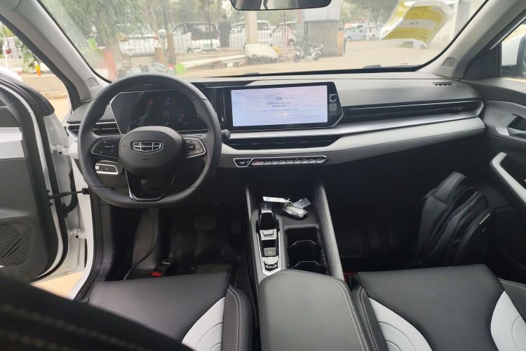 吉利汽车 2024款 缤瑞COOL 1.5T DCT冠军版中控内饰7002