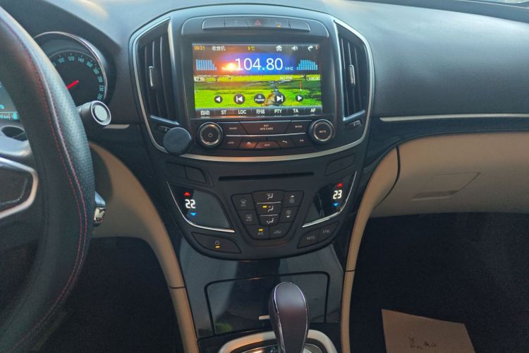 别克 君威 2014款 2.0L 领先时尚型中控内饰16