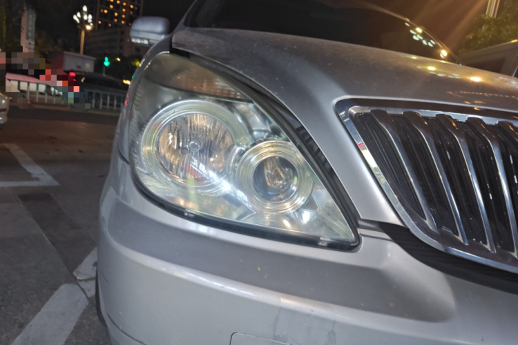 别克GL8 2013款 2.4L 行政版车身外观8