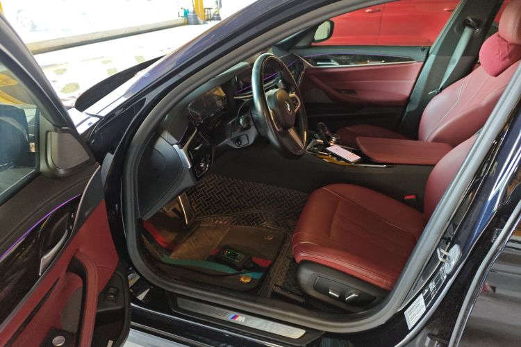 宝马5系 2022款 改款 525Li M运动套装中控内饰7003