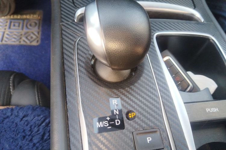 广汽传祺 传祺GA6 2019款 270T 自动精英版中控内饰18