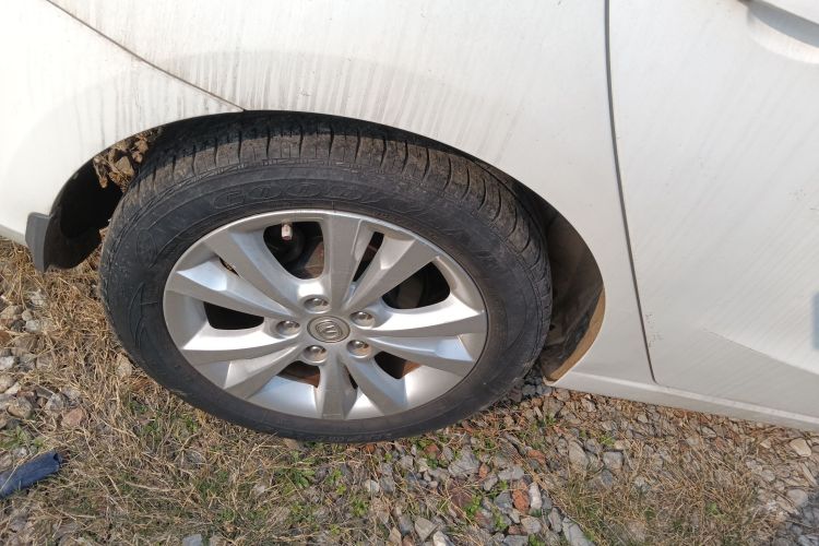 长安 逸动 2014款 1.6L 自动豪华型车身外观6008