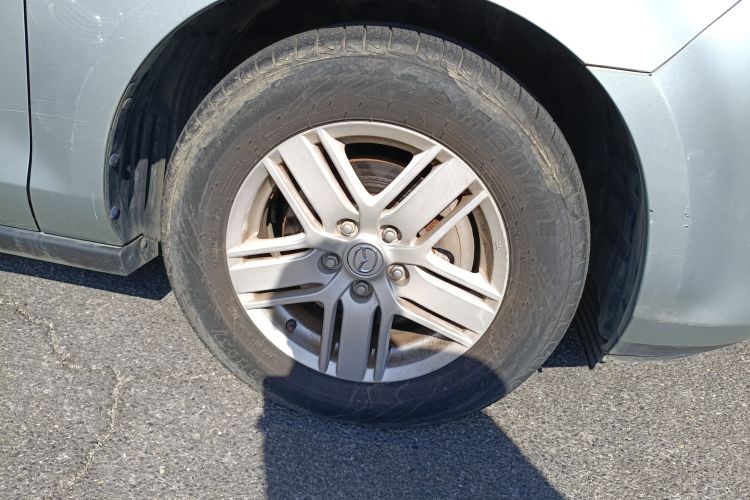 马自达8 2013款 2.5L 精英版车身外观6007