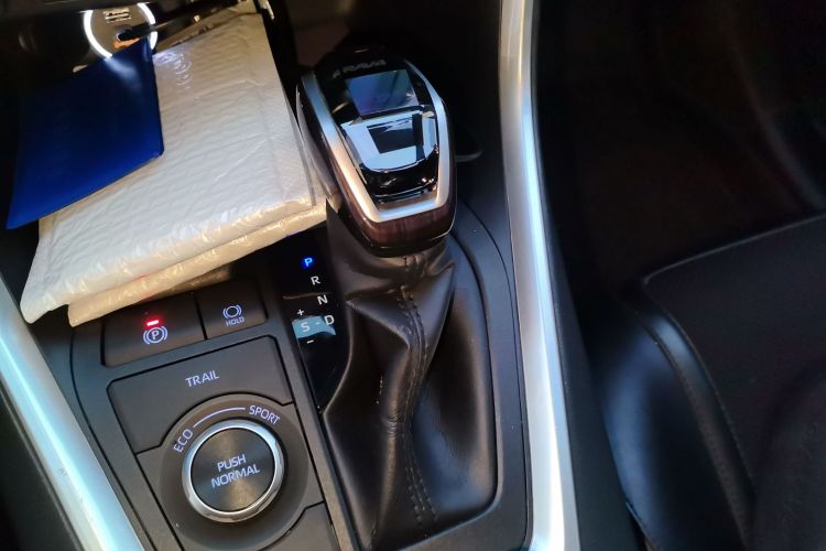 丰田 RAV4荣放 2021款 双擎 2.5L E-CVT四驱精英PLUS版中控内饰18