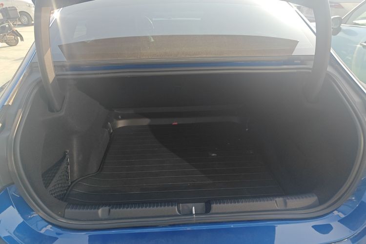 奔驰EQE 2022款 350 先型特别版机舱底盘23