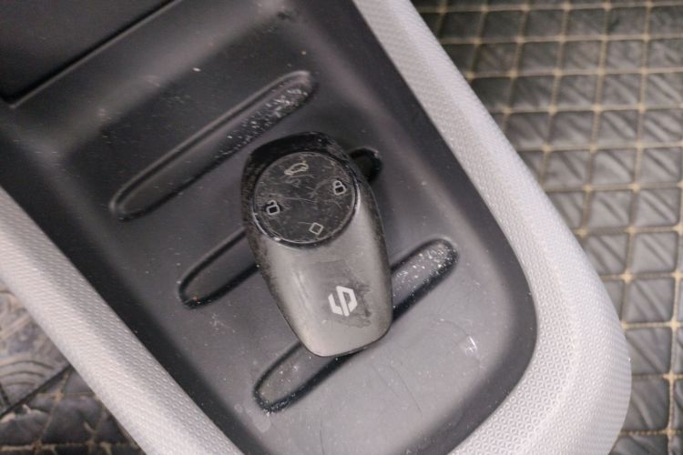 零跑汽车 零跑T03 2021款 400舒享版中控内饰11