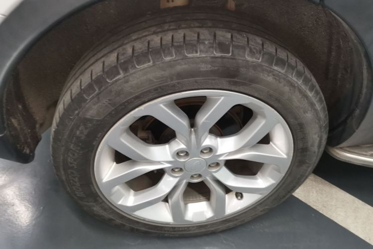 路虎 发现神行 2018款 240PS HSE版车身外观6008