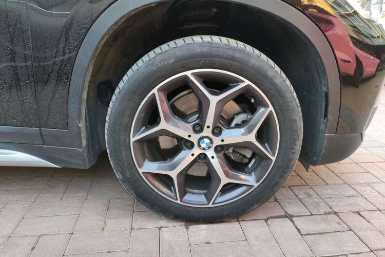 宝马X1 2019款 xDrive20Li 尊享型车身外观10