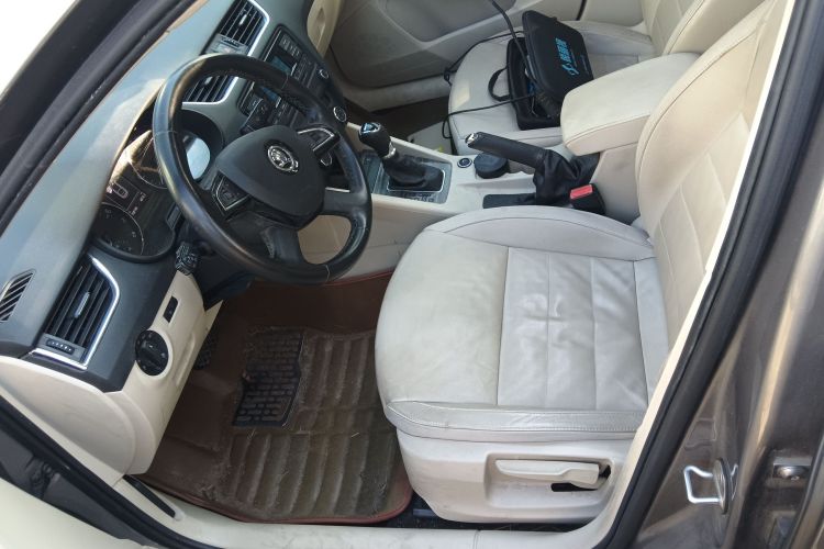 斯柯达 明锐 2015款 1.6L 自动逸俊版中控内饰19