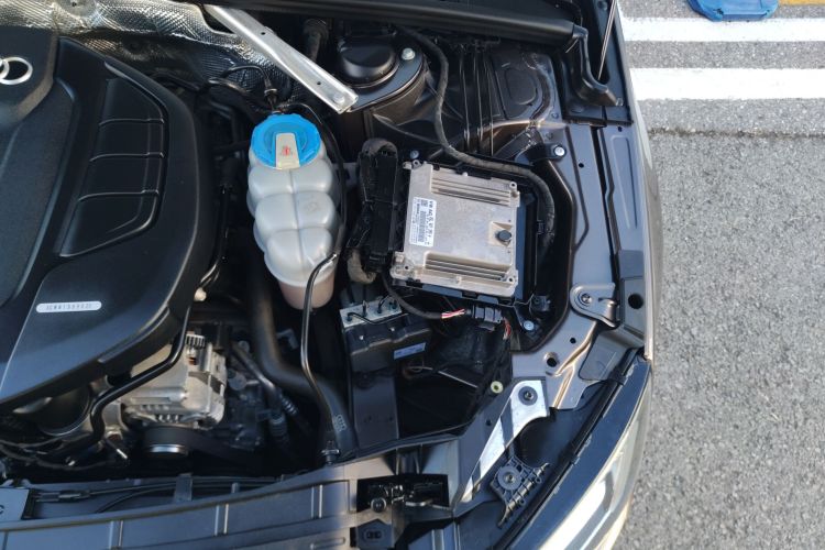 奥迪A4L 2018款 30周年年型 40 TFSI 进取型机舱底盘26