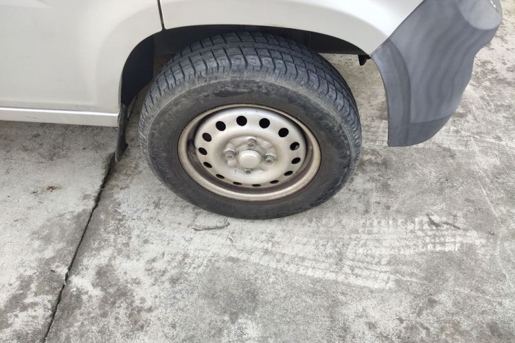 五菱汽车 五菱之光 2020款 1.2L 实用型 国VI LSI车身外观10