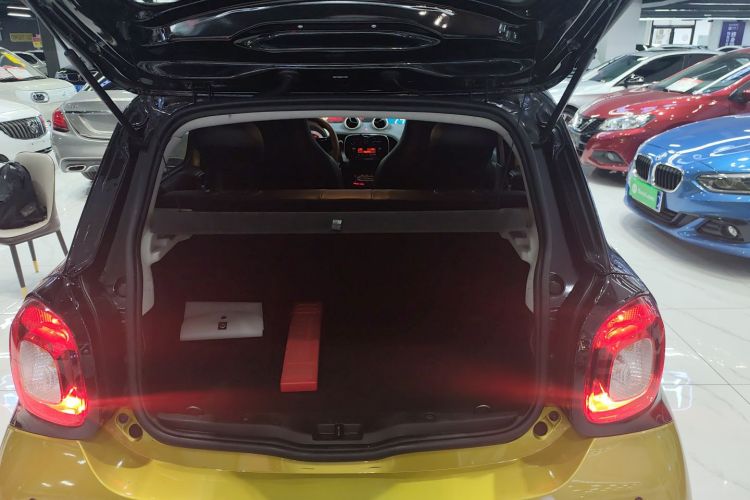 smart forfour 2016款 1.0L 52千瓦灵动版中控内饰23