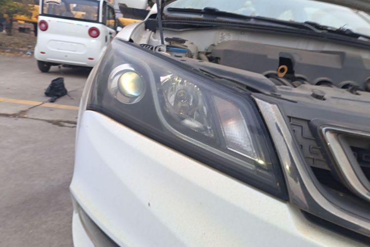 吉利汽车 帝豪 2017款 三厢百万款 1.5L 手动向上版车身外观8