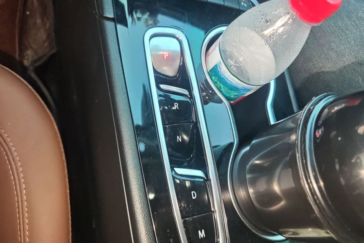 别克 君威 2023款 552T 智享型中控内饰18