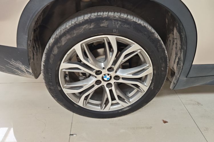 宝马X1 2019款 sDrive20Li 领先型车身外观6008