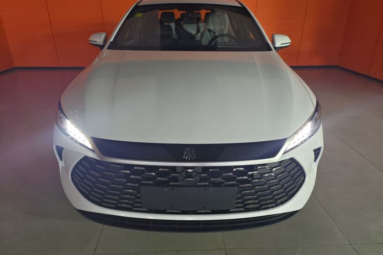 比亚迪 秦PLUS 2025款 DM-i 智驾版 55KM领先型车身外观2