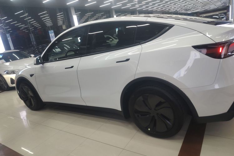 特斯拉 Model Y 2025款 后轮驱动版车身外观4