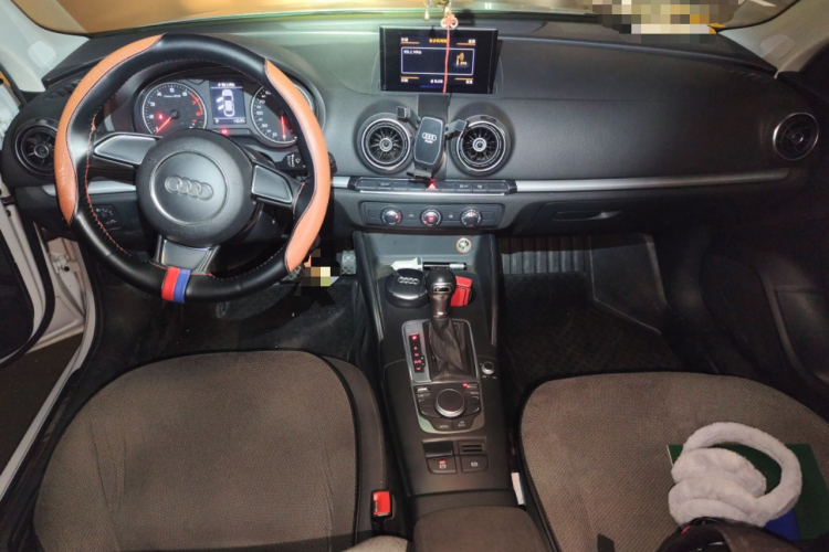 奥迪A3 2016款 Limousine 35 TFSI 进取型中控内饰12