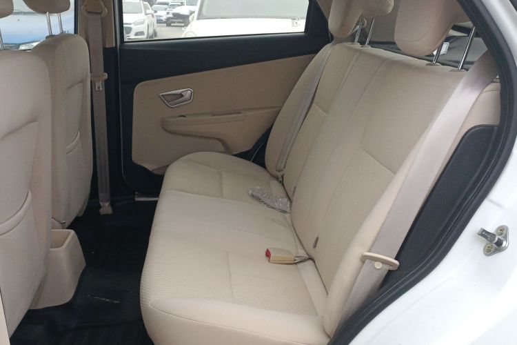 奇瑞 风云2 2015款 1.5L 手动新锐版中控内饰21