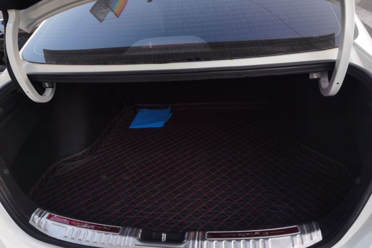 起亚K3 2019款 1.5L CVT智享互联版机舱底盘23