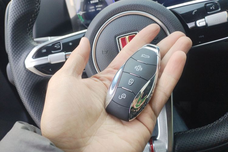 红旗HS3 PHEV 2024款 PHEV 115km 劲为版中控内饰11