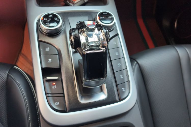 坦克300 2021款 越野版 2.0T 征服者中控内饰18