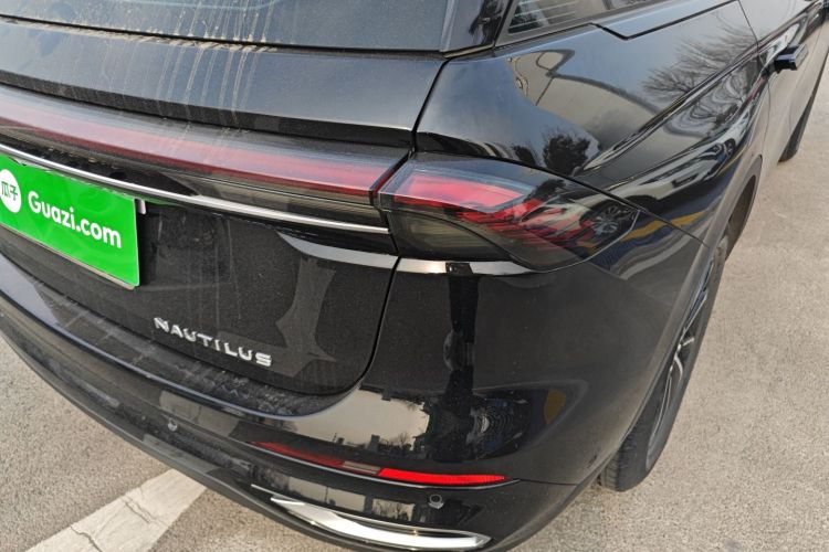 林肯 航海家 2023款 2.0T 四驱尊享版车身外观9