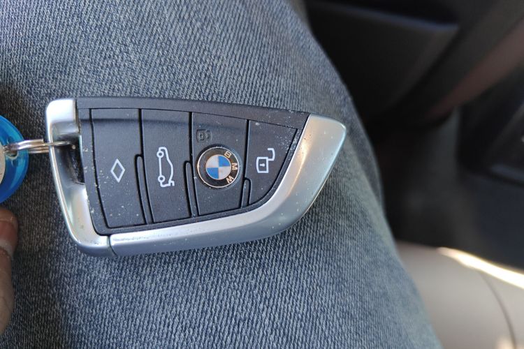 宝马3系 2020款 改款 325i M运动曜夜套装中控内饰11