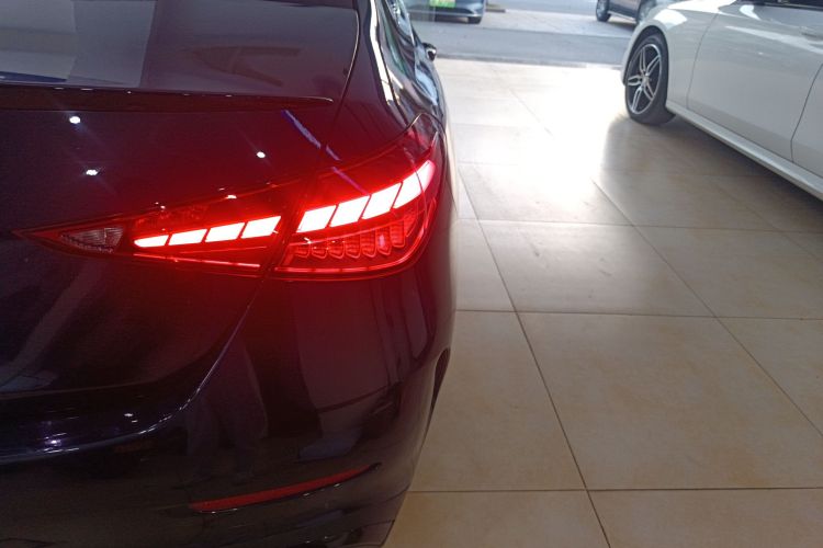 奔驰C级 2023款 C 260 L 皓夜运动版车身外观9