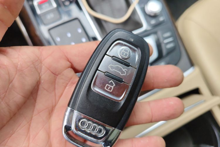 奥迪A6L 2012款 30 FSI 舒适型中控内饰7001